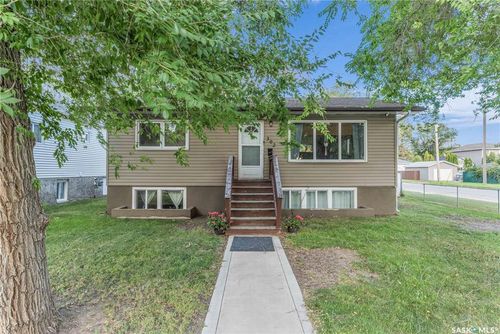 302 Av M N, Saskatoon, SK, S7L2S5 | Card Image