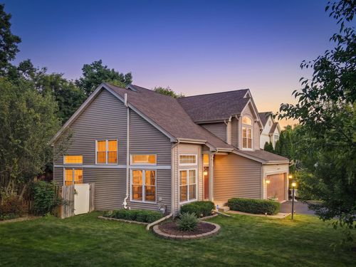 585 Marseilles Cir, Buffalo Grove, IL, 60089-7740 | Card Image