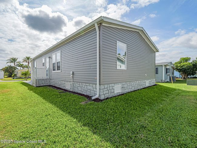 623 Hyacinth Cir, House other with 3 bedrooms, 2 bathrooms and null parking in Barefoot Bay FL | Image 42