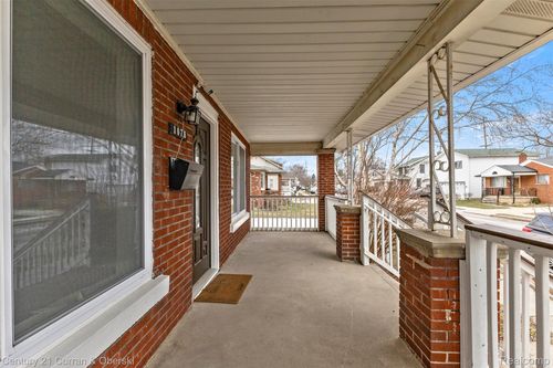 1076 Lindbergh St, Wyandotte, MI, 48192-2810 | Card Image