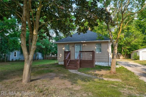 2046 Lambden Rd, Flint, MI, 48532-4641 | Card Image