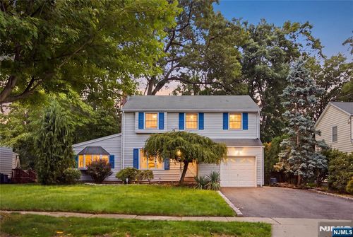 557 Monroe Ct, River Edge, NJ, 07661-1332 | Card Image