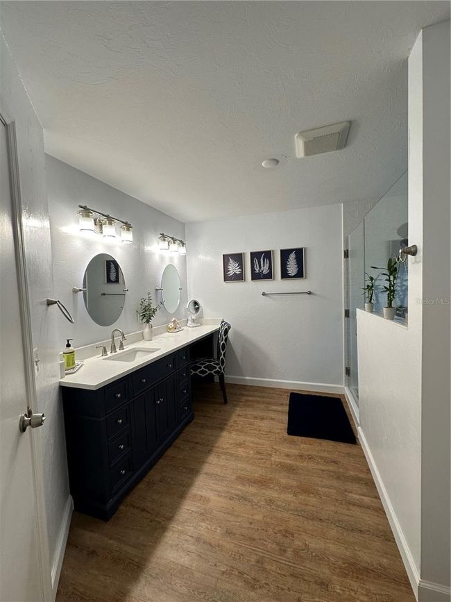 ENSUITE MASTER BATHROOM - 2 SINKS | Image 16