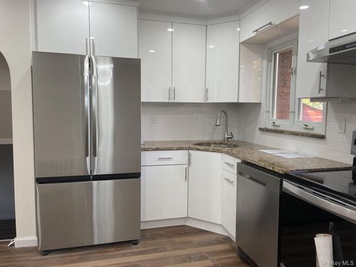 7 Frederick Dr, Plainview, NY, 11803-5410 | Card Image