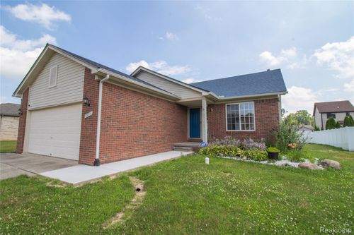 2279 Pear Tree Dr, Burton, MI, 48519-1571 | Card Image