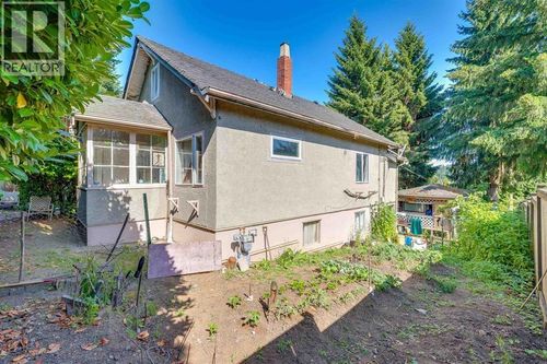 112 10th Ave, New Westminster, BC, V3L2B1 | Card Image