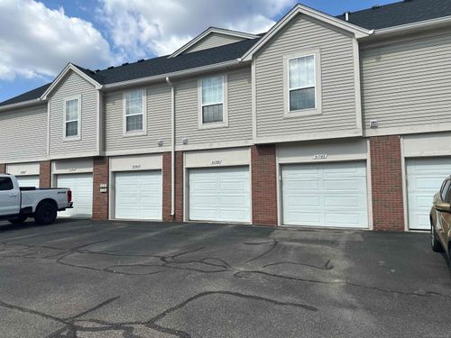 51768 Adler Park Dr W, Chesterfield, MI, 48051-2338 | Card Image