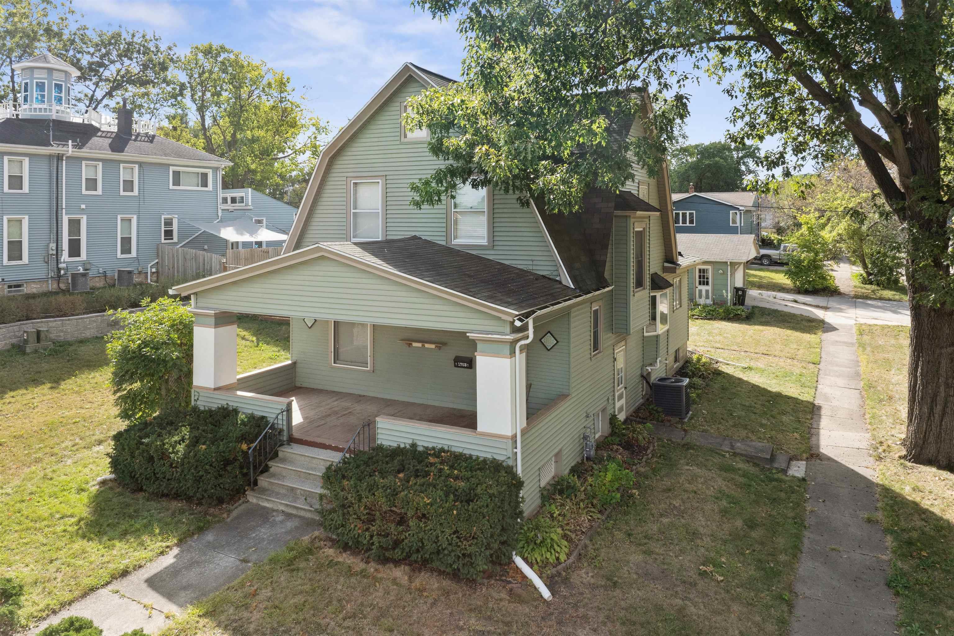 Tremont St, Cedar Falls, IA 50613