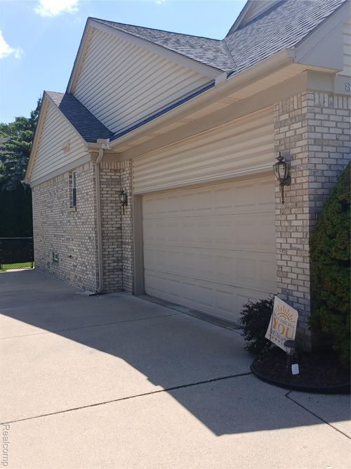 8086 Pickering Pl, Westland, MI, 48185-2695 | Card Image