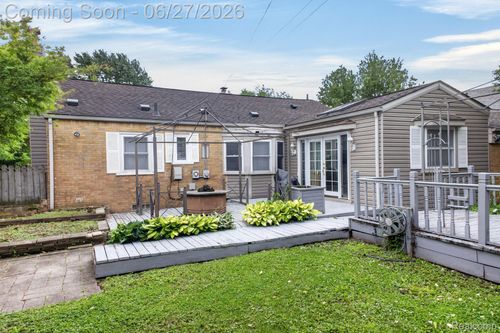 19315 Delaware St, Roseville, MI, 48066-7218 | Card Image