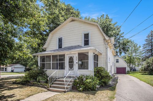 426 E Division St, Vicksburg, MI, 49097-1104 | Card Image