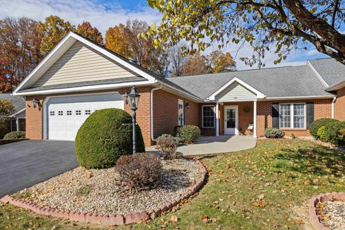 206 Red Oaks Dr, STAUNTON, VA, 24401-9106 | Card Image