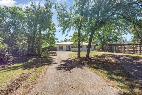 502 W Bells Blvd, Bells, TX, 75414-3581 | Card Image