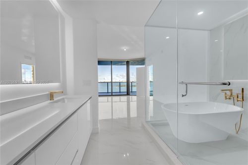 1407-700 Ne 24th St, Miami, FL, 33137-5498 | Card Image