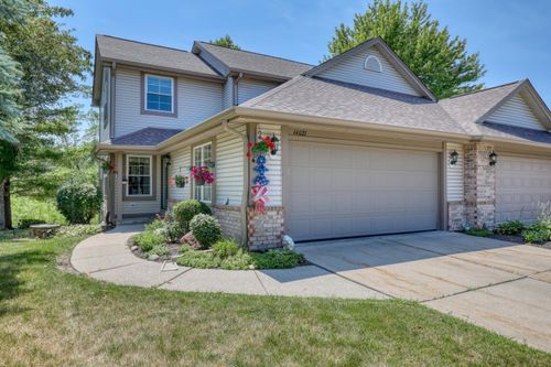 14025 W Lenox Dr, New Berlin, WI, 53151-3852 | Card Image