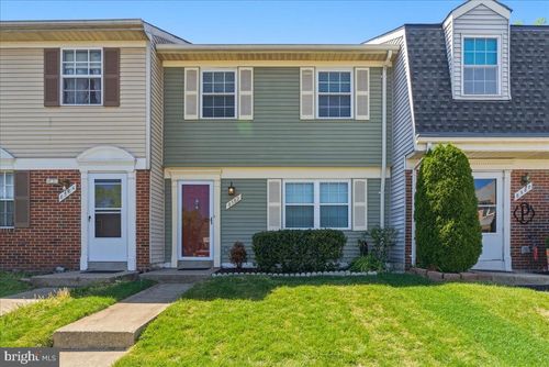 8582 Adamson St, MANASSAS, VA, 20110-6317 | Card Image