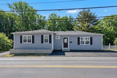 403 Commonwealth Ave, Warwick, RI, 02886-2756 | Card Image