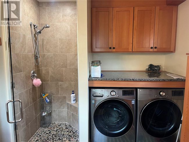 130 8 Th St, House other with 2 bedrooms, 3 bathrooms and null parking in Kaslo BC | Image 45