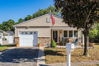 4 Lagos Court, Home with 3 bedrooms, 2 bathrooms and null parking in Berkeley NJ | Image 3