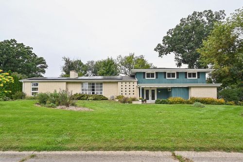 4708 Burman Dr, Crystal Lake, IL, 60014-6310 | Card Image