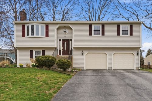 24 Sandy Ln, Bristol, RI, 02809-4555 | Card Image