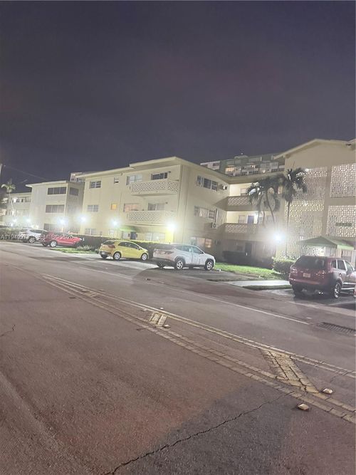 28-11930 Ne 19th Dr, North Miami, FL, 33181-2856 | Card Image