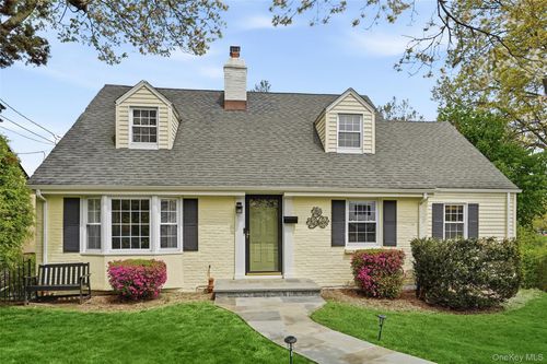 325 Frank Ave, Mamaroneck, NY, 10543-2813 | Card Image