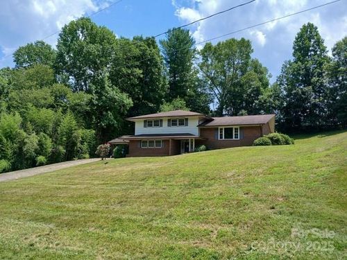 8417 Rolling Hills Ave, Hickory, NC, 28602-7422 | Card Image