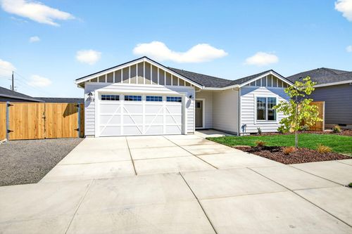 3719 Carlin Dr, Medford, OR, 97504-4138 | Card Image
