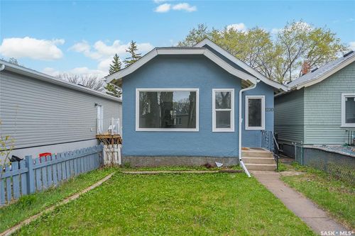 1230 Av E N, Saskatoon, SK, S7L1T4 | Card Image