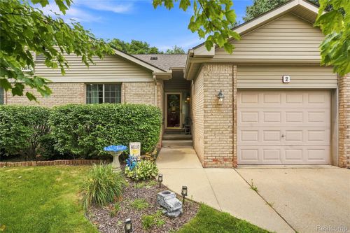 2-22240 Quail Run Cir, South Lyon, MI, 48178-3609 | Card Image