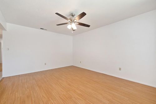 5530 Seyferth Way, Sacramento, CA, 95823-4240 | Card Image