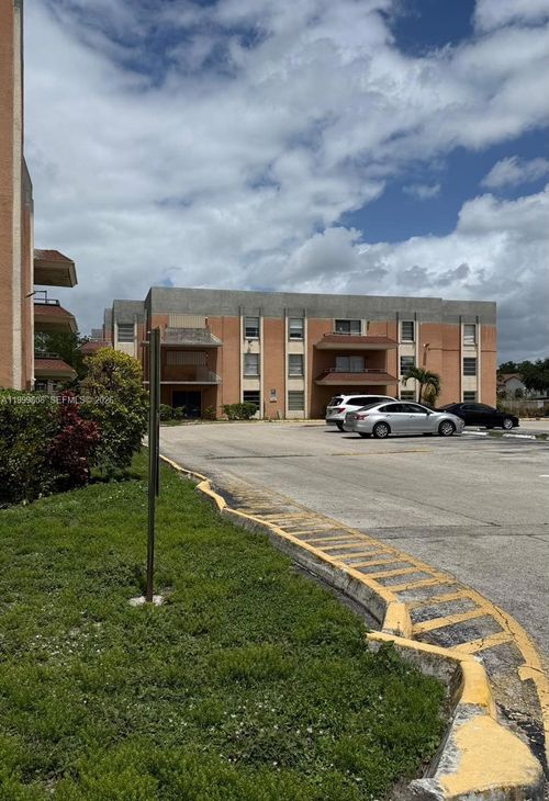 a2001-17650 Nw 68th Ave, Hialeah, FL, 33015 | Card Image