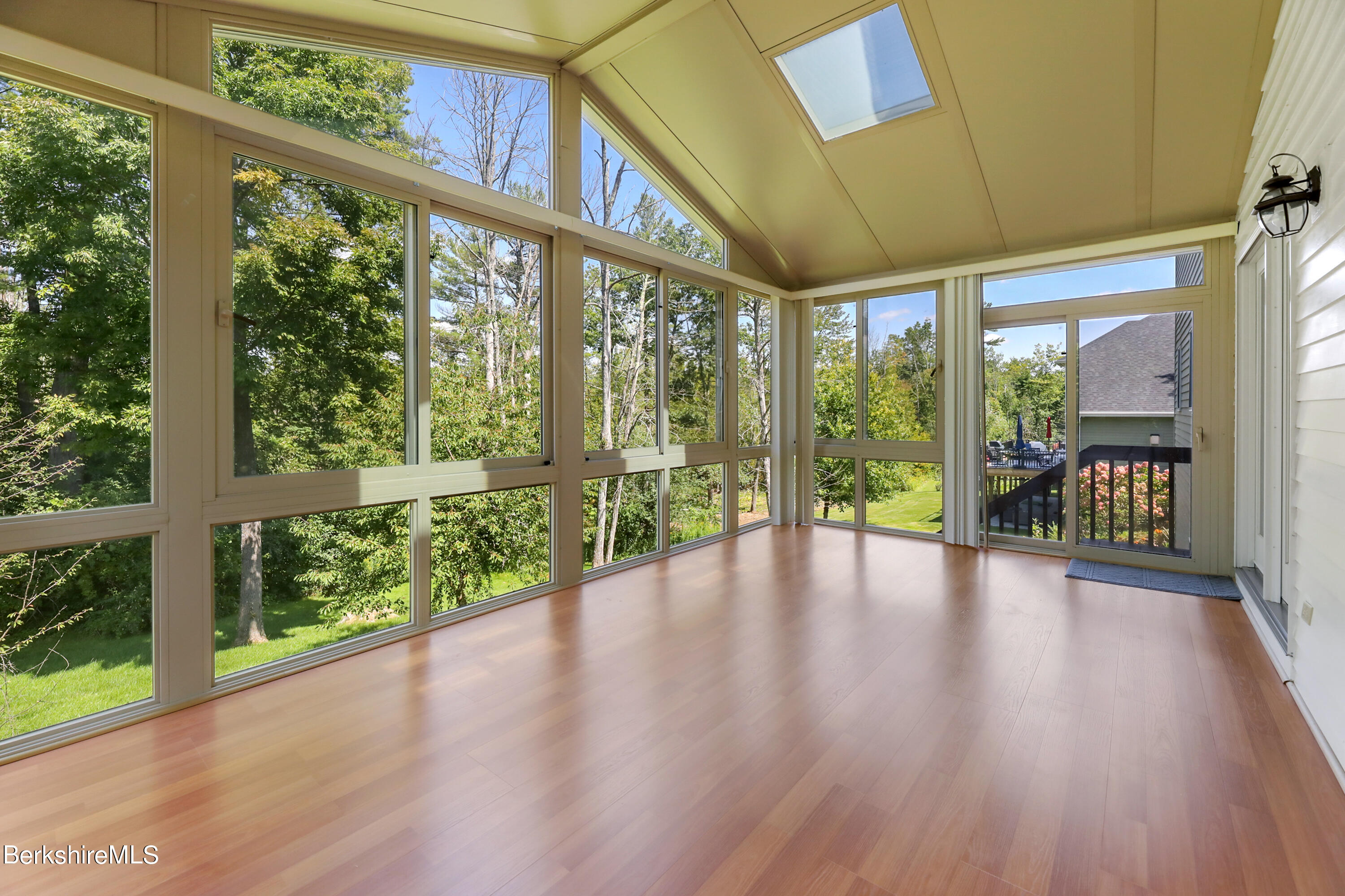 Meadow Ridge Dr, Pittsfield, MA 01201