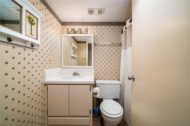 2nd bath with tub/shower combo | Image 15