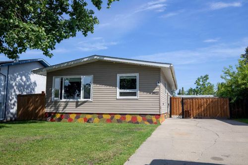 9922 81 Ave, Grande Prairie, AB, T8V3T2 | Card Image