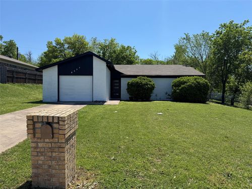 8237 Albert St, White Settlement, TX, 76108-3001 | Card Image