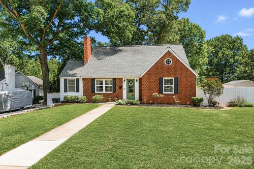 820 Woodland Rd, Statesville, NC, 28677-3248 | Card Image
