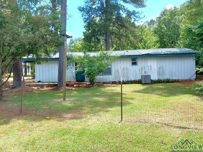 296 Crestwood Dr, House other with 2 bedrooms, 2 bathrooms and null parking in Avinger TX | Image 20