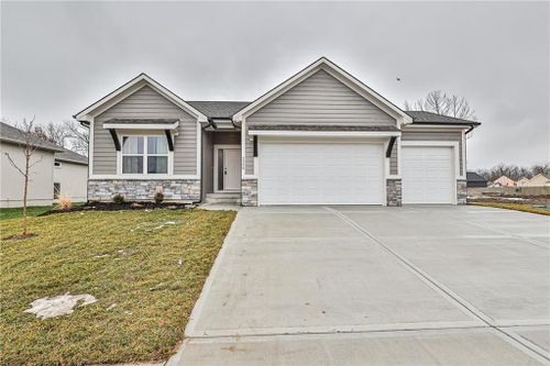 913 Nw Crestwood Drive, Grain Valley, MO, 64029 | Card Image