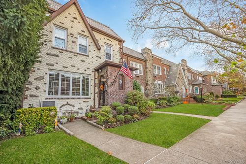 64 83rd St, Middle Village, NY, 11379-2342 | Card Image