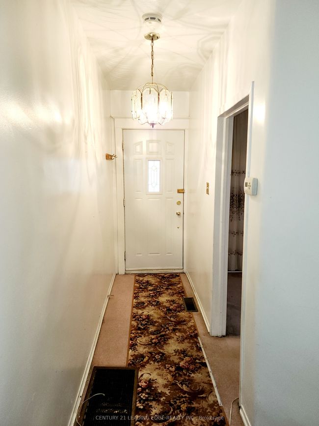 635 Coxwell Ave, House attached with 3 bedrooms, 2 bathrooms and null parking in Toronto ON | Image 6