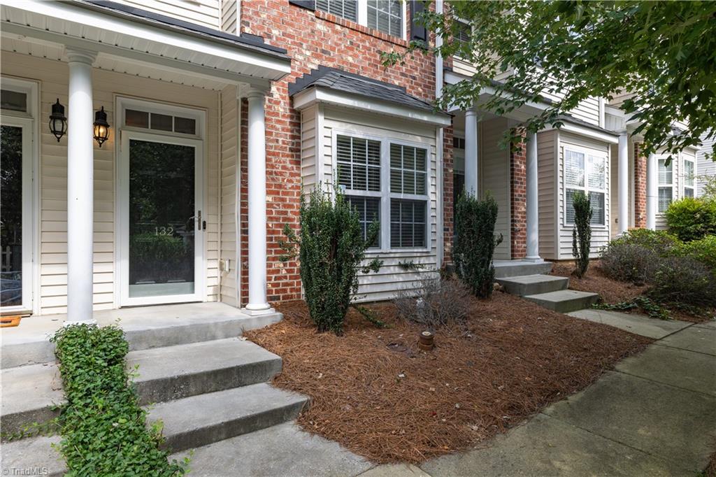 Humberside Dr, Kernersville, NC 27284