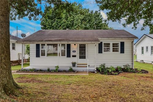 1004 Henrietta St, Ravenswood, WV, 26164-1126 | Card Image