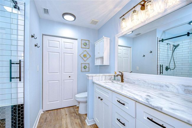 Beautiful granite countertop | Image 34