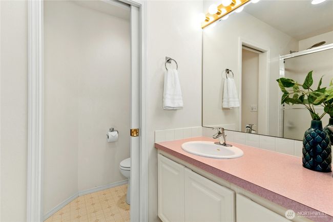 upper hall bathroom | Image 18