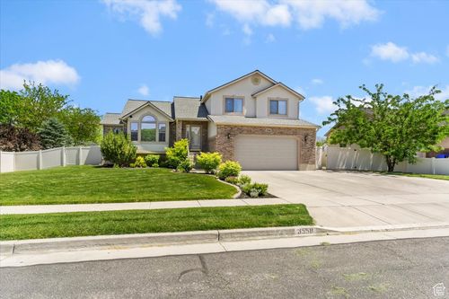 3558 N 3050 W, Farr West, UT, 84404-8605 | Card Image