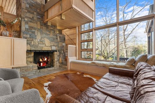 4 Woodland Ln, Highlands, NC, 28741-6321 | Card Image