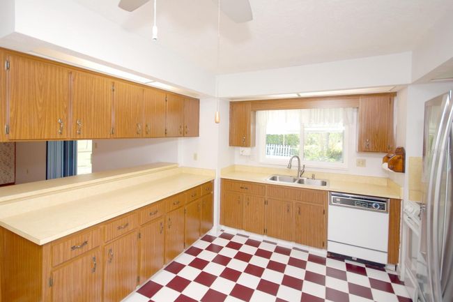 Large Kitchen | Image 8