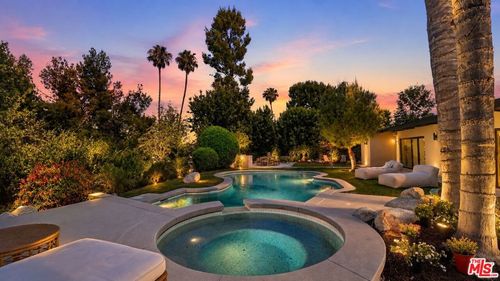 5576 El Canon Ave, Woodland Hills, CA, 91367-4002 | Card Image